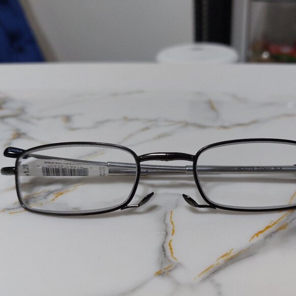 Foster Grant MicroVision Compact Reading Glasses FOLDING INTO MINI  1.25 Power - Picture 5 of 16